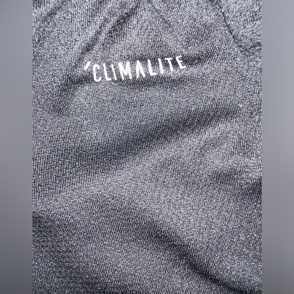 ADIDAS SIGNATURE SHORTS FOR BASKETBALL .         SIZE MEDIUM.   BLACK AND WHITE - Picture 5 of 7